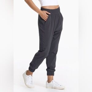 Vuori Women's Villa Jogger Black Lightweight Stretch Woven S